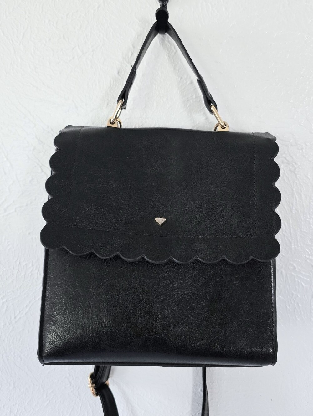 Black Scalloped Flap Women’s Crossbody Bag